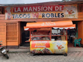 Tacos Robles outside