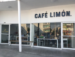 Café Limón outside