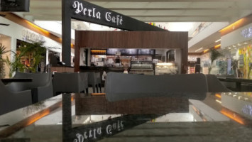 Perla Cafe outside