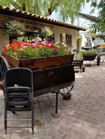 Las Moras Café outside