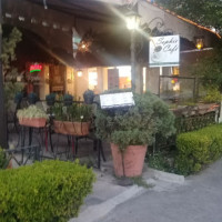 El Café De Sophie outside