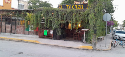 El Takazo Jr, México outside