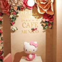 Hello Kitty Cafe inside