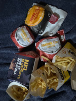 Carl ' 's Jr. food