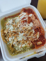 Chilaquiles; La Chilaquila Sucursal Zalatitán food
