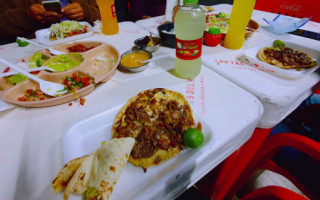 Los Tacos Del Musico food