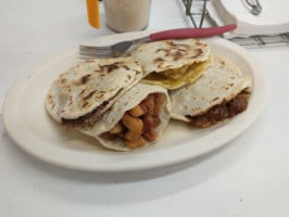 Gorditas El Tigre food