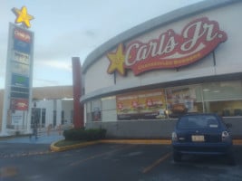 Carl's Jr. Plaza Capital outside