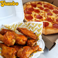 Yumbo Pizza, Burgers Alitas food