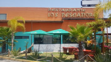 Los Pescadores Orión outside