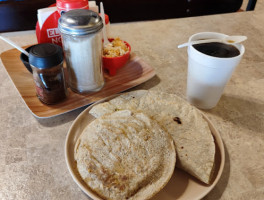 Gorditas La Guacamaya food