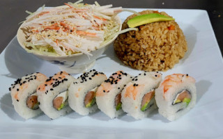 Umaki Sushi House food