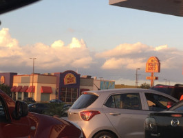 El Pollo Loco outside