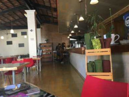 Cafe Cuatro inside