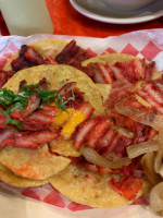 Los Tacos Parrillada food