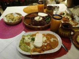 Los Chilaquiles food