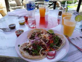 La Canasta Beach food