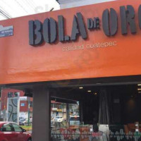 Bola De Oro outside