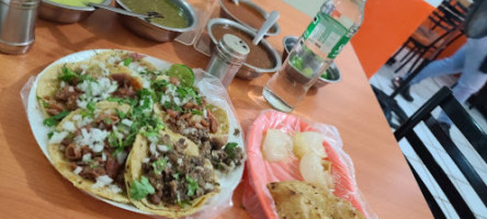 Taqueria Los Güeros De Arandas food