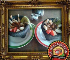 La Molcajeteria food