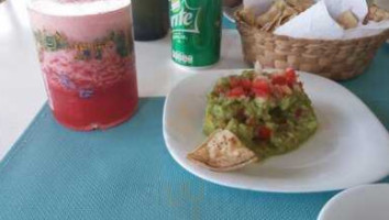 Almaplena Beach Club food