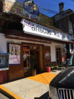 Mariscos La Guera outside