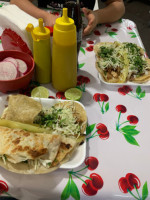 Taqueria La Penca food