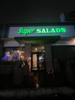 Super Salads Aeropuerto food