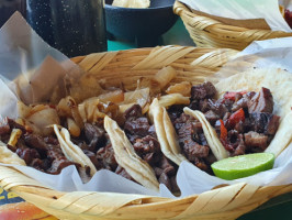 Tacos Los Gnzlz food