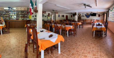 Restaurant Bar Cana-nah inside