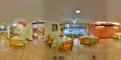 Restaurant La Estacion inside