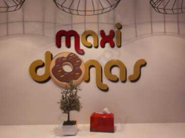 Maxi Donas food