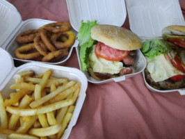 Chelas&burgers food