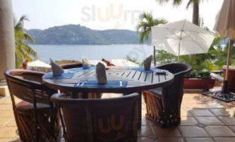 Mama Mia Zihuatanejo Dentro