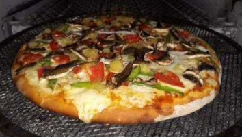 Bongos Pizza inside