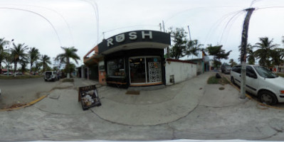 Rush Barra De Café outside