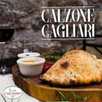 Santo Calzone food