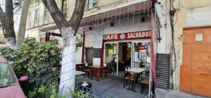 Café Salvador inside