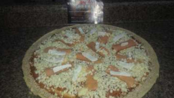 Monwin Pizzas food