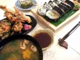 Mikura Sushi food