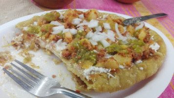 Huaraches Doña Elo food