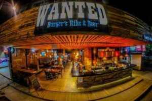Wanted Burgers, Ribs Beer outside
