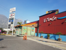 El Timón outside