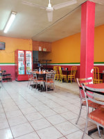 Gorditas Doña Lola inside