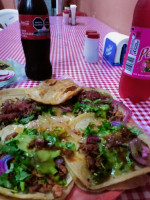 Taqueria Los Pipis food