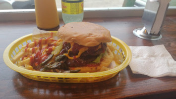 Señor Quality Burger food