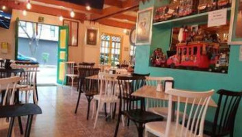 Pollos Mario Restaurante y Panaderia Colombiana inside