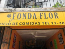 Fonda Flor outside