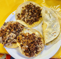 Tacos El Gallo food