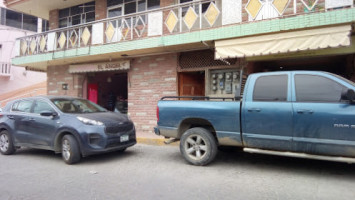 Pastelería Y Panaderia La Piedra outside